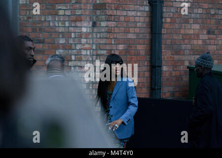 Ancien militant anti-fourrure (pour PETA) Naiomi Campbell arrive à Burberry London Fashion Week show entre de grandes manifestations anti-fourrure Crédit : John Clarke/Alamy Live News Banque D'Images