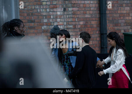 Ancien militant anti-fourrure (pour PETA) Naiomi Campbell arrive à Burberry London Fashion Week show entre de grandes manifestations anti-fourrure Crédit : John Clarke/Alamy Live News Banque D'Images