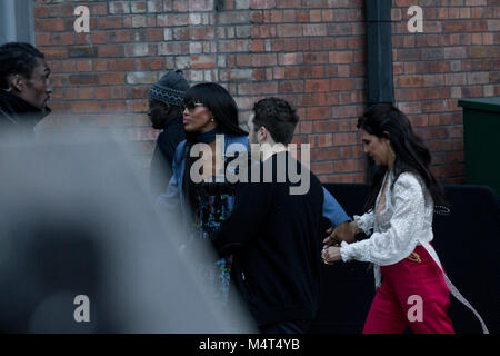 Ancien militant anti-fourrure (pour PETA) Naiomi Campbell arrive à Burberry London Fashion Week show entre de grandes manifestations anti-fourrure Crédit : John Clarke/Alamy Live News Banque D'Images