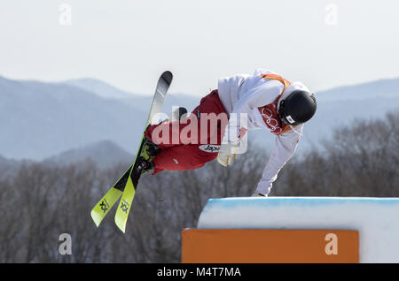 Pyeongchang, Corée du Sud. Feb 18, 2018. Taisei Yamamoto du Japon au cours de la compétition de slopestyle ski hommes qualification de ski acrobatique au Jeux Olympiques d'hiver de PyeongChang 2018, au Phoenix Snow Park, Corée du Sud, le 18 février, 2018. Credit : Fei Maohua/Xinhua/Alamy Live News Banque D'Images