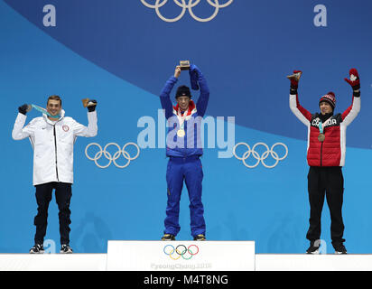 Pyeongchang, PyeongChang. Feb 18, 2018. Médaille d'Oystein Braaten de Norvège (C), Nick Goepper médaillé d'argent des États-Unis (L) et de bronze Alex Beaulieu- Marchand posent pour des photos au cours d'une cérémonie de remise de médailles de ski pour hommes de slopestyle en ski acrobatique au Jeux Olympiques d'hiver de PyeongChang 2018 Médaille au Plaza, PyeongChang, le 18 février 2018. Crédit : Li Gang/Xinhua/Alamy Live News Banque D'Images