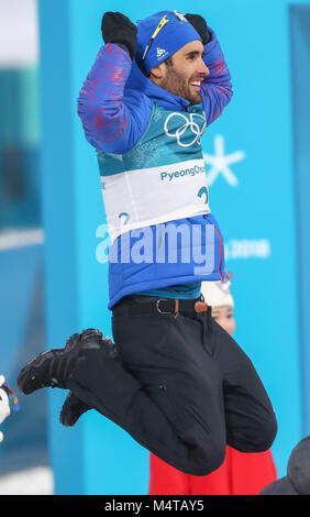 Pyeongchang, Corée du Sud. Feb 18, 2018. 18 février 2018, la Corée du Sud, Pyeongchang, Jeux Olympiques, le biathlon, le départ en masse, hommes, Alpensia Centre de biathlon : Martin Fourcade de France cheers sur sa médaille d'or. Crédit : Daniel Karmann/dpa/Alamy Live News Banque D'Images