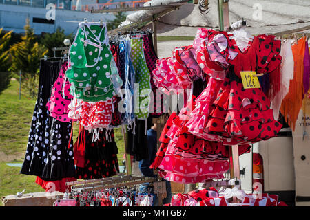 L'enfant robes de flamenco espagnol steet market Banque D'Images