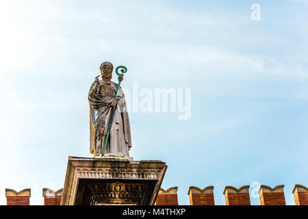 RAVENNA, ITALIE - 15 février 2018 : Saint Apollinaire fut le premier évêque de Ravenne au 1er siècle A.D. Banque D'Images