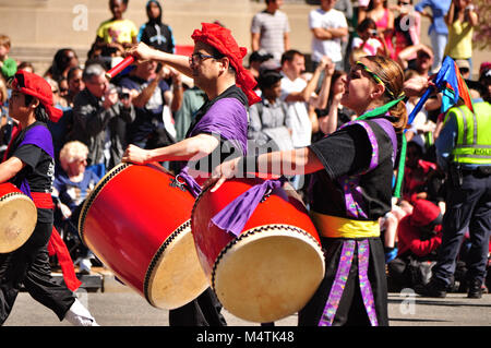 Batteur asiatique dans Cherry Blossom Parade 2014 à Washington DC Banque D'Images