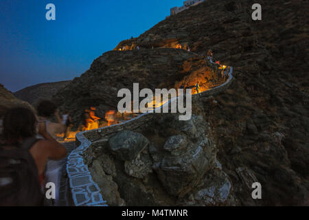 Panigiri, fête traditionnelle à l'église de sept martyrs à Sifnos, Cyclades, en Grèce. Banque D'Images