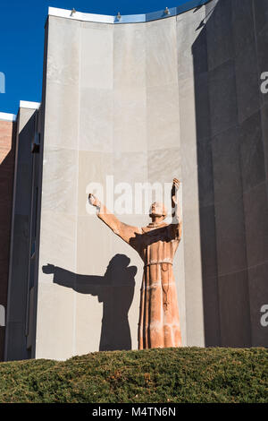 Statue, Archevêque Ryan High School, au nord-est de Philadelphie, USA Banque D'Images