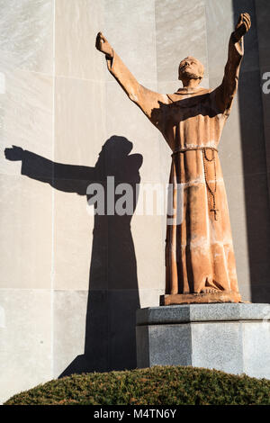 Statue, Archevêque Ryan High School, au nord-est de Philadelphie, USA Banque D'Images