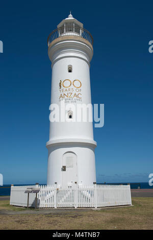 Kiama phare, construit en 1887, est situé sur l'évent Point dans St, New South Wales, Australie. Pour célébrer ses 100 ans d'Anzac. Banque D'Images