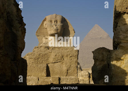 Le Sphinx et pyramide de Khéphren à Gizeh, Le Caire, Egypte Banque D'Images