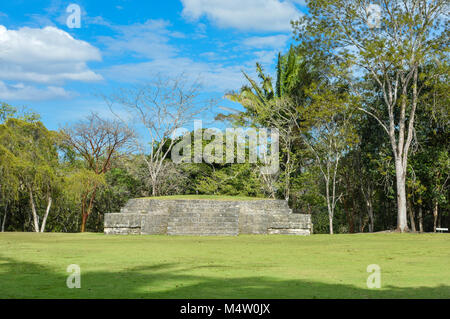 Certaines des structures à Xunantunich site archéologique de la civilisation maya dans l'ouest du Belize. L'Amérique centrale Banque D'Images