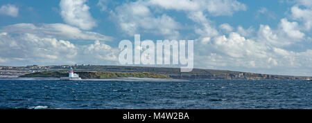 Phare de l'île de paille près de l'Inishmore, les îles d'Aran, la baie de Galway, comté de Galway, Irlande. Banque D'Images