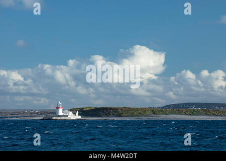 Phare de l'île de paille près de l'Inishmore, les îles d'Aran, la baie de Galway, comté de Galway, Irlande. Banque D'Images