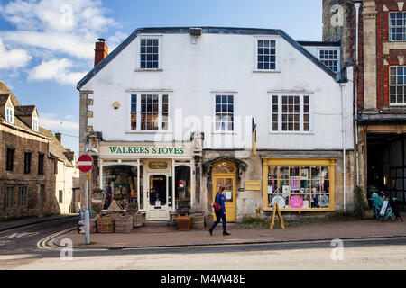 BURFORD, UK - Février 15th, 2018 : Burford est une ville médiévale sur la rivière Windrush dans les Cotswold Hills à West Oxfordshire, Angleterre. Banque D'Images