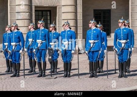 Relève de la garde au Palais Royal de Stockholm au cours de printemps Banque D'Images