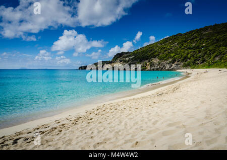 Plage privée à distance et gouverneur sur l'île des Caraïbes Françaises de Saint Barthélemy (St Barth). Banque D'Images