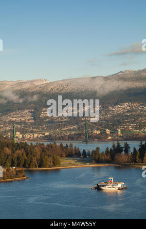 Pont Lions Gate avec Stanley Park au premier plan, Vancouver, Colombie-Britannique Banque D'Images