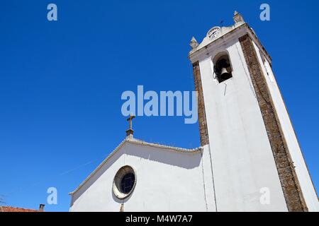 Vue sur l'église-mère dans la ville, Monchique, Algarve, Portugal, Europe. Banque D'Images