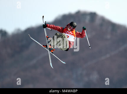 La harle sarcelle du Canada en action pendant les épreuves de qualification de la piste de ski masculine au parc de la neige de Bogwang pendant la neuvième journée des Jeux olympiques d'hiver de PyeongChang en Corée du Sud en 2018. APPUYEZ SUR ASSOCIATION photo. Date de la photo: Dimanche 18 février 2018. Voir l'histoire de PA OLYMPICS Slostyle. Le crédit photo devrait se lire comme suit : Mike Egerton/PA Wire. Banque D'Images