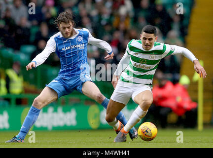 Tom Celtic les Rogic (droite) et St Johnstone's Murray Davidson bataille pour le ballon pendant le match de championnat écossais de Ladbrokes Celtic Park, Glasgow. Banque D'Images