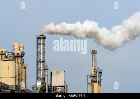 Les tuyaux de fumée de l'usine. Problème écologique Banque D'Images