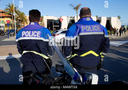 Menton, France. Feb 18, 2018. Menton, France - 18 Février 2018 : 85e Fête du Citron/85e Fête du Citron à Menton : Police/Police/Polizei | utilisée dans le monde entier : dpa Crédit/Alamy Live News Banque D'Images