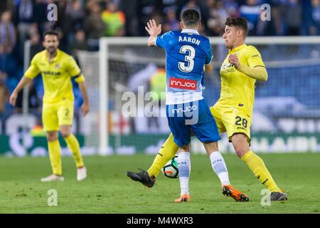 Espagne - Février 18th : le milieu de terrain de Villarreal Daniel Raba (28) et l'Espanyol defender Aaron (3) pendant le match entre le RCD Espanyol vs Villarreal CF, pour le cycle 24 de la Liga Santander, joué au stade de l'Espanyol le 18 février 2018 à Barcelone, Espagne. (Crédit : Mikel Trigueros / Urbanandsport / Presse Presse Cordon Cordon) Banque D'Images