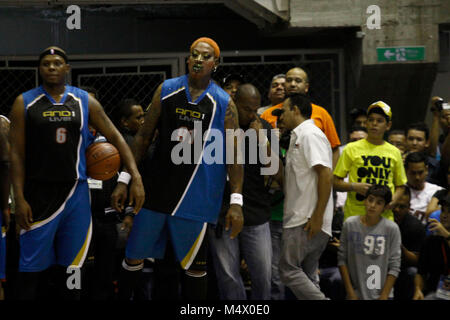 Valencia, Carabobo, Venezuela. 3e août 2012. 03 août, 2014. ÃŠ Dennis Keith Rodman (né le 13 mai 1961 à Trenton, New Jersey, États-Unis) est un ancien joueur professionnel de basket-ball en NBA, mieux connu pour ses compétences défensives et le rebondissement. Pour les sept dernières saisons il fut leader de la NBA dans le rebond par match, qui est devenu un record, et il a été placé sur l'équipe défensive de la NBA de l'année également en sept saisons. Sa renommée a augmenté encore plus en raison de son attitude irrévérencieuse et controversée sur et en dehors des tribunaux. Il est apparu dans plusieurs émissions de télévision et les films.La photo a été ma Banque D'Images