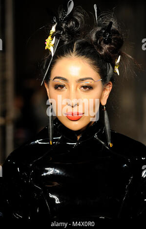 Sur la passerelle du modèle au cours de l'Université Limkokwing au Fashion fashion show AW Scout18 à Freemasons Hall, Covent Garden, Londres, Royaume-Uni. Scout de la mode prendre splace en WeWith Mode de Londres une base dans Chancery Lane, Londres, Limkokwing est une salle de l'université de Malaisie qui opère dans 14 pays à travers le monde et enseigne aux étudiants en technologie créative. C'est la première université à ouvrir son propre label de mode, Limkokwing Fashion Club, avec des conceptions créées par des étudiants sur le campus. 18 février 2018. Crédit : Antony l'ortie/Alamy Live News Banque D'Images