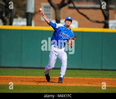 Parc de FedEx. Feb 18, 2018. TN, USA ; Memphis Tigers INF, Alec Trela (29), lance au 1er pendant le match avec. Western Kentucky défait les Memphis Tigers, 3-1, à FedEx Park. Kevin Lanlgey/CSM/Alamy Live News Banque D'Images