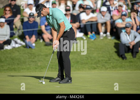 Los Angeles, CA, USA. Feb 18, 2018. Patrick Cantlay sur le 18ème green mettant au cours de tour final de la Genèse Ouvrir au Riviera Country Club de Los Angeles, CA le 18 février 2018. Jevone Moore : csm Crédit/Alamy Live News Banque D'Images