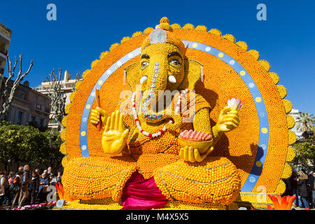 Menton, France. Feb 18, 2018. Art fait de citrons et oranges dans la célèbre Fête du Citron (Fete du citron à Menton, France). Le célèbre jardin de fruits reçoit 230 000 visiteurs par an. Credit : Giancarlo Liguori/Alamy Live News Banque D'Images