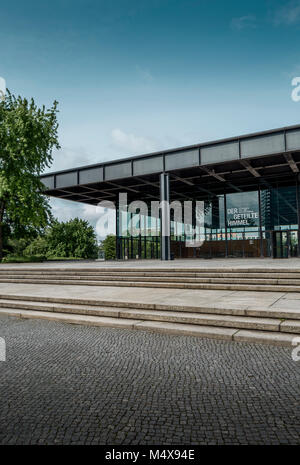 Berlin, Allemagne - 30 mai 2013 : Nouvelle Galerie Nationale de Berlin, Allemagne. Nouvelle Galerie Nationale bâtiment a été conçu par le célèbre architecte Mies v Banque D'Images