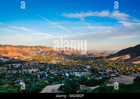 Vue sur San Luis Obispo de Bishop's Peak Mountain dans la côte centrale. Banque D'Images