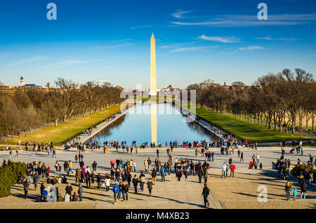 Washington Monument réfléchi sur un miroir d'eau, vues du Lincoln Memorial à Washington DC. Banque D'Images