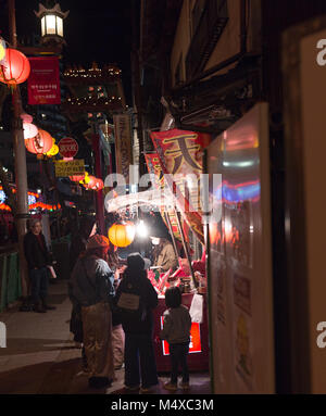 Nagasaki, Japon - 19 FEB 2018 - Street food à Nagasaki Lantern Festival. Banque D'Images