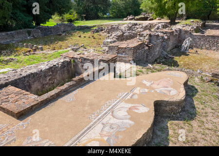 Les ruines antiques d'une grande salle de bain (2e siècle). Site archéologique de Dion, Piérie, Macédoine, Grèce Banque D'Images