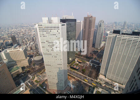 La vue depuis le 45e étage de l'édifice du gouvernement de Tokyo montrant une vue sur le centre de Tokyo Banque D'Images
