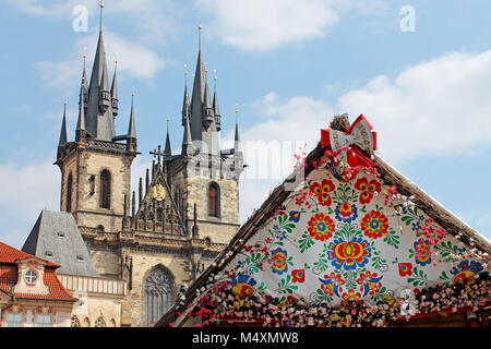 Marché de Pâques sur la place de la vieille ville de Prague. République tchèque. Banque D'Images