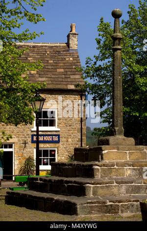 Salons de thé et croix du marché, Masham, North Yorkshire Banque D'Images