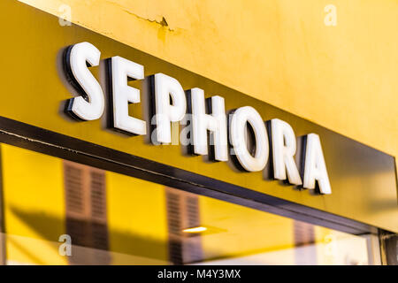 RAVENNA, ITALIE - février 15, 2018 : le logo SEPHORA signe de street shop. Sephora compte plus de 750 points de vente dans 17 pays à travers le monde Banque D'Images