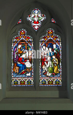 Un vitrail dans le mur nord de l'église de St Mary à Burnham Deepdale, Norfolk, Angleterre, Royaume-Uni, Europe. Banque D'Images