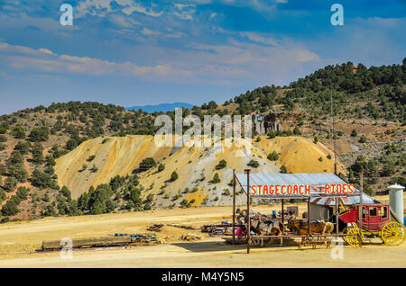 Stagecoach manèges sont une attraction touristique populaire et une façon de vivre l'histoire dans la ville fantôme de Virginia City, Nevada. Banque D'Images