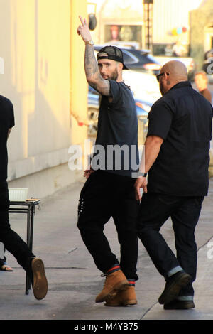 Adam Levine arrivant à l'El Capitan Entertainment Center de Los Angeles, Californie, avant son apparition sur "Jimmy Kimmel Live !" En vedette : Adam Levine Où : Los Angeles, California, United States Quand : 18 Jan 2018 Credit : WENN.com Banque D'Images