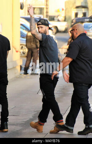 Adam Levine arrivant à l'El Capitan Entertainment Center de Los Angeles, Californie, avant son apparition sur "Jimmy Kimmel Live !" En vedette : Adam Levine Où : Los Angeles, California, United States Quand : 18 Jan 2018 Credit : WENN.com Banque D'Images