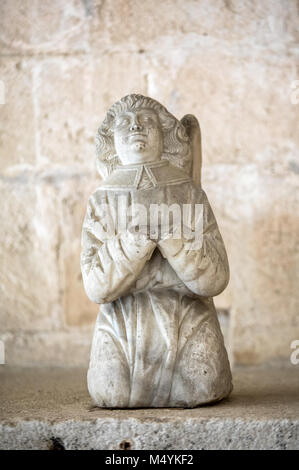 Statue de l'ange dans le cloître de l'abbaye de Montmajour, près de Arles, France Banque D'Images