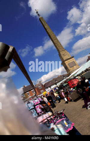 Obélisque dans le marché à Ripon, Yorkshire du Nord Banque D'Images