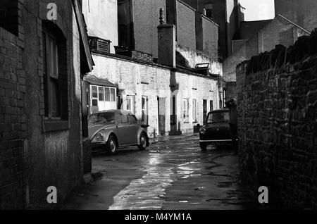 Royaume-uni, Pays de Galles, Cardiff, Womanby Street, Jones en cour des années 1970 avant la restauration de maisons construites pour loger les travailleurs qui construisent les docks Banque D'Images