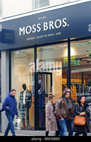 Moss Bros boutique de vêtements en bold Street Liverpool UK. Banque D'Images