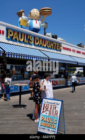 Commune de l'alimentation historique Pauls,fille,Coney Island New York Banque D'Images